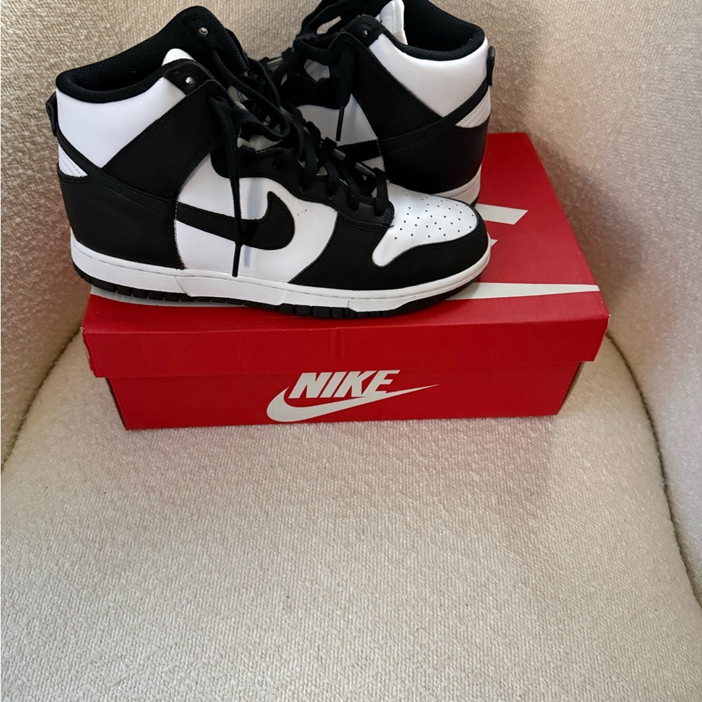 Nike Dunk High – White / Black / University Red  Sz. 10/8.5